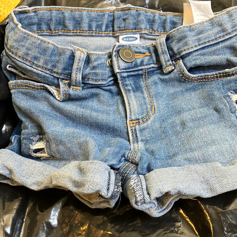 FINAL MARKDOWN Old navy distressed looking shorts 3t